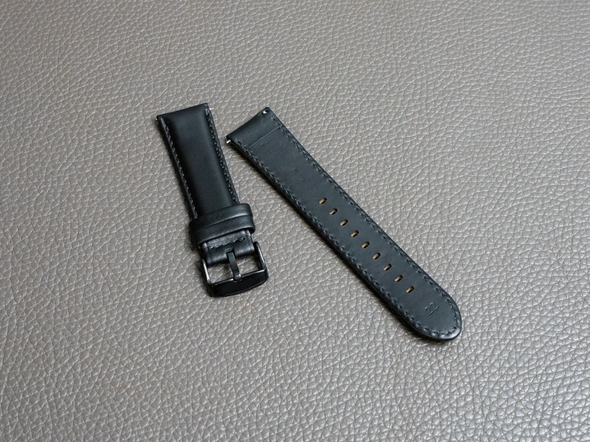 Italian Rustic Leather Apple Watch Band - Black - Image 4