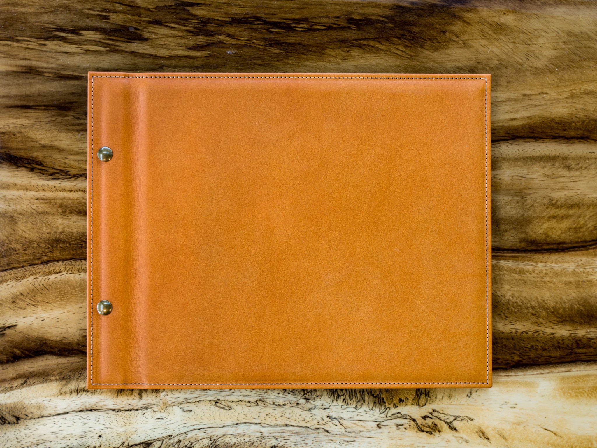 LEATHER MENU WITH CHICAGO SCREWS Horizontal - Natural
